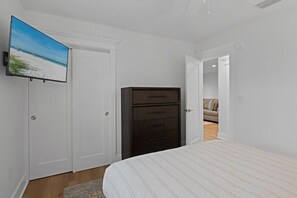 3 habitaciones, tabla de planchar con plancha, wifi y ropa de cama