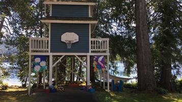Kids can play on the upper level basketball hoop in this outdoor playhouse.