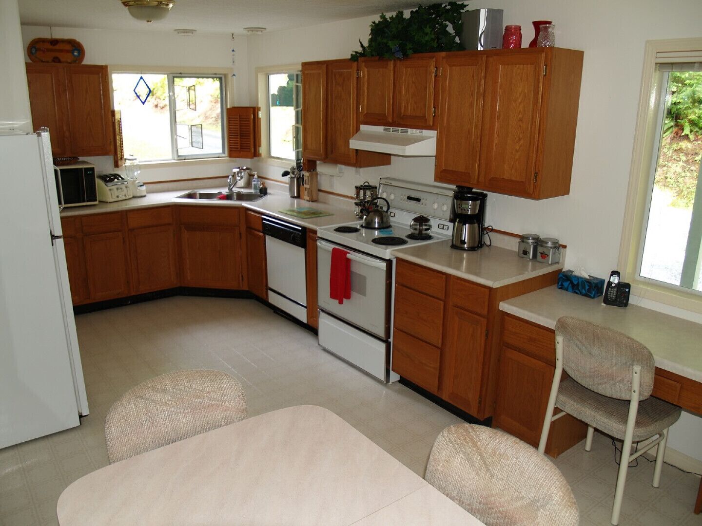 "The Guest House" on beautiful Sproat Lake!