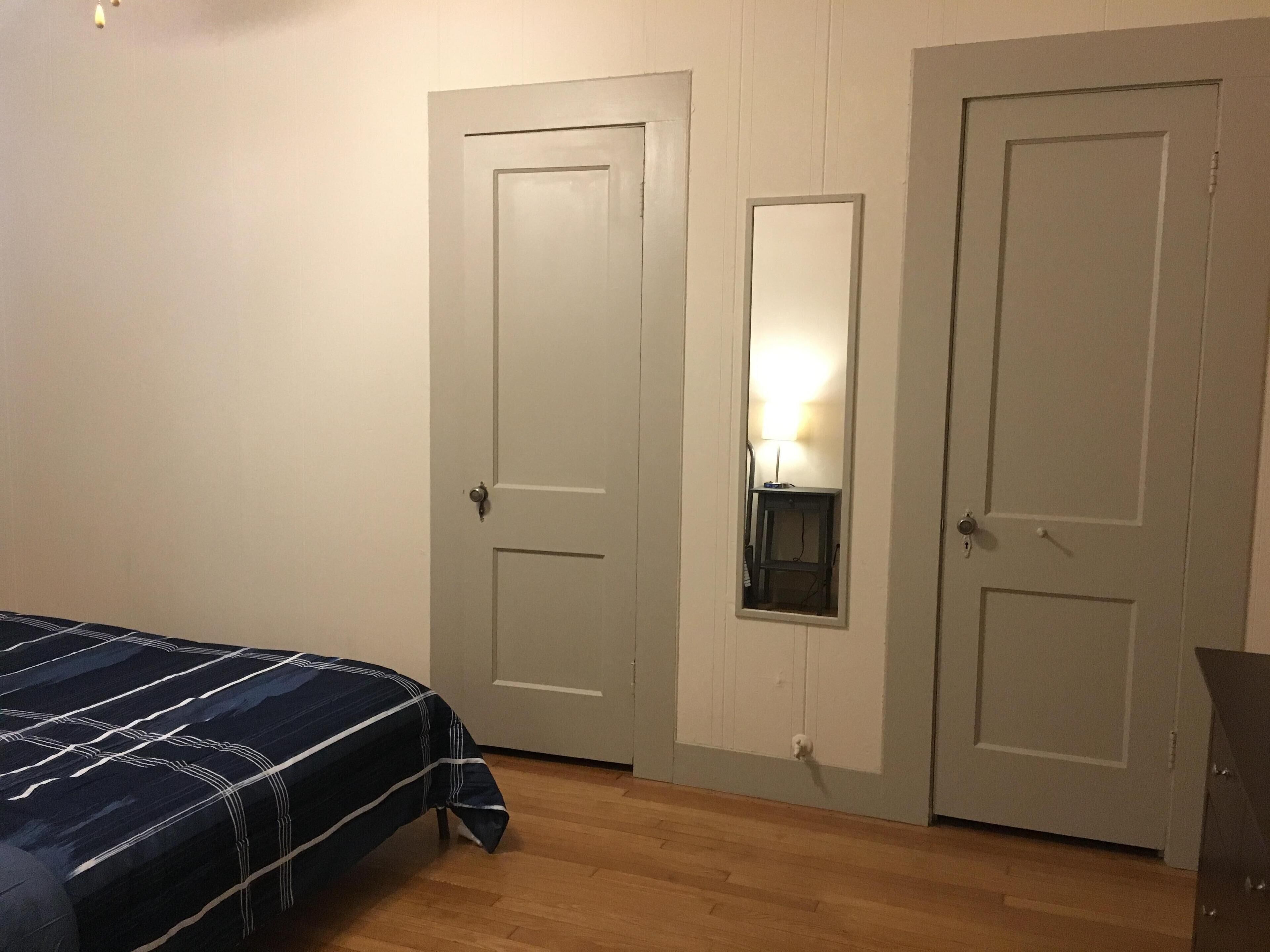 1322-#1 Downtown Cozy High Ceiling Apartment