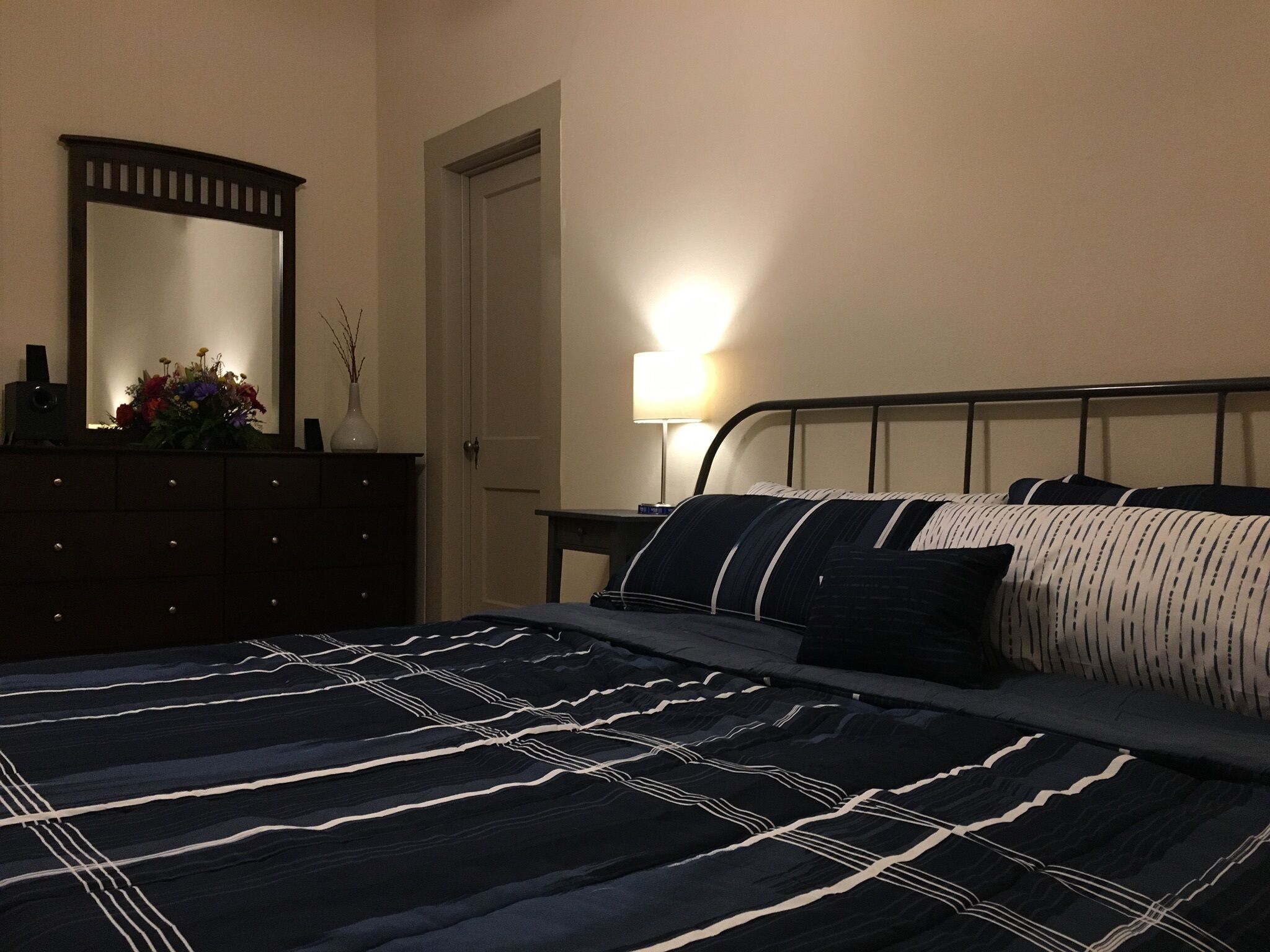 1322-#1 Downtown Cozy High Ceiling Apartment