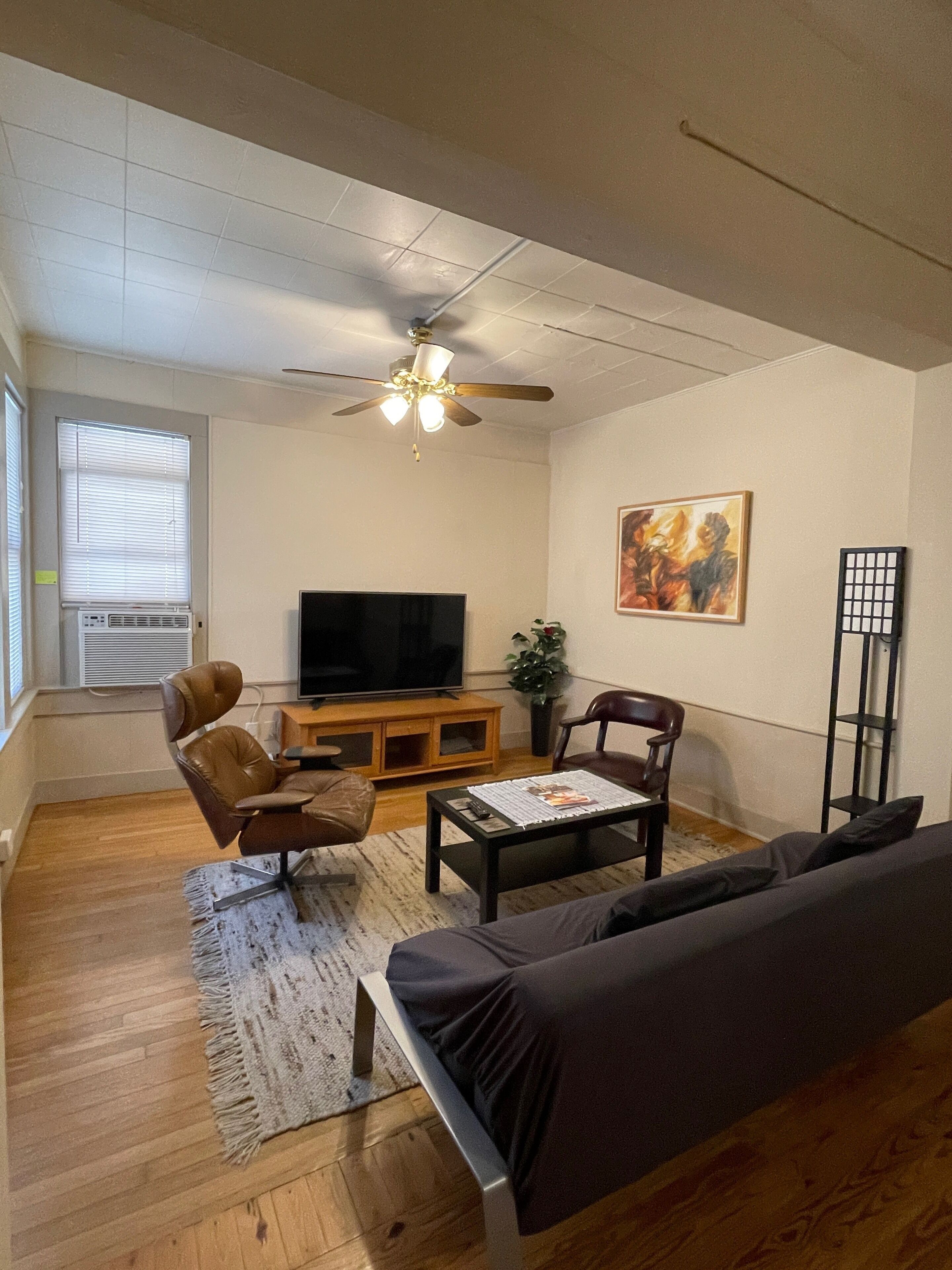 1322-#1 Downtown Cozy High Ceiling Apartment