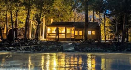 Cozy cabin with 200’ of waterfront on Whites Pond