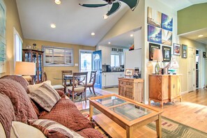 TV, fireplace, stereo - 9 Mi to Ocean City Beaches: Retreat w/ Patio (Berlin)