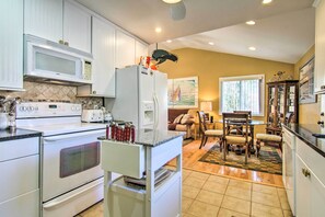 Fridge, microwave, stovetop, dishwasher - 9 Mi to Ocean City Beaches: Retreat w/ Patio (Berlin)