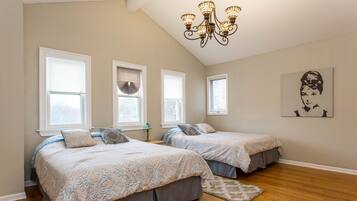 4 bedrooms, desk, iron/ironing board, travel crib