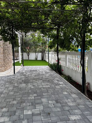 Property grounds - Enjoy your peace and tranquility in a house with a new pool (Pozorac)