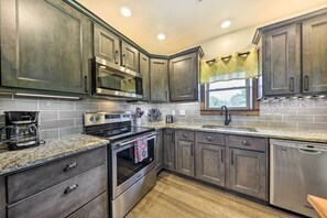 Fridge, microwave, stovetop, dishwasher