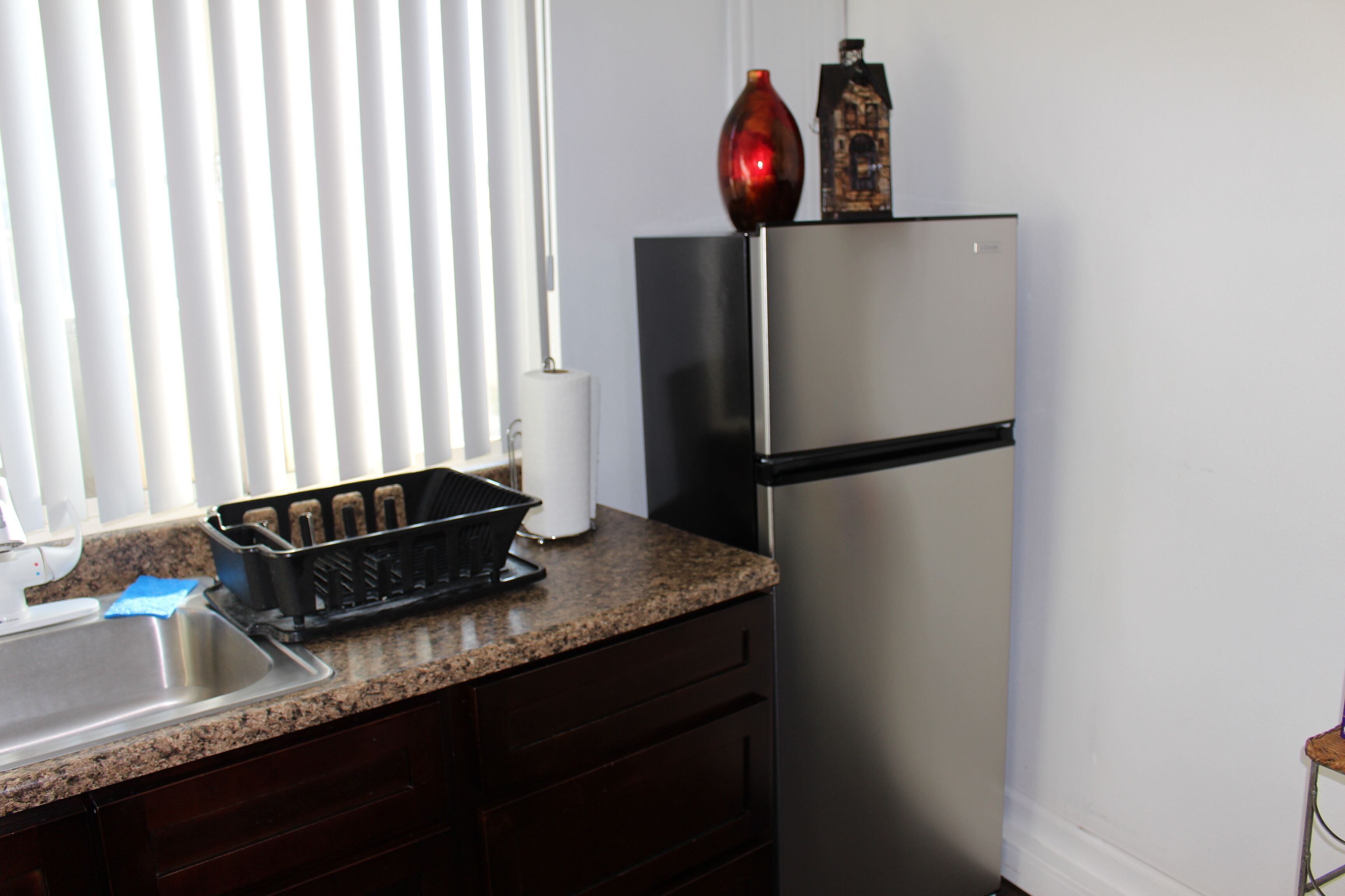 Fridge, microwave, stovetop, coffee/tea maker