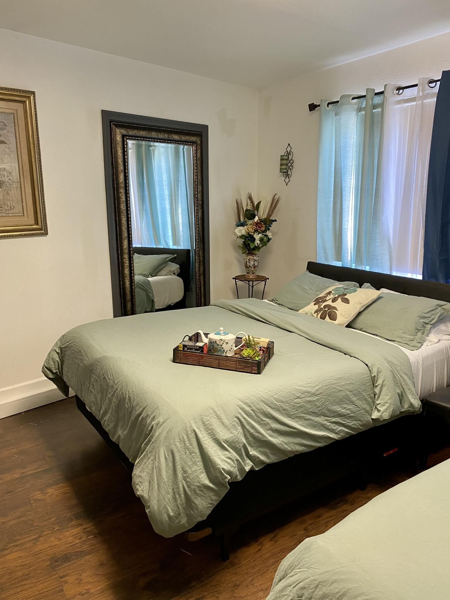 CONTEMPORARY CALIFORNIA BUNGALOW