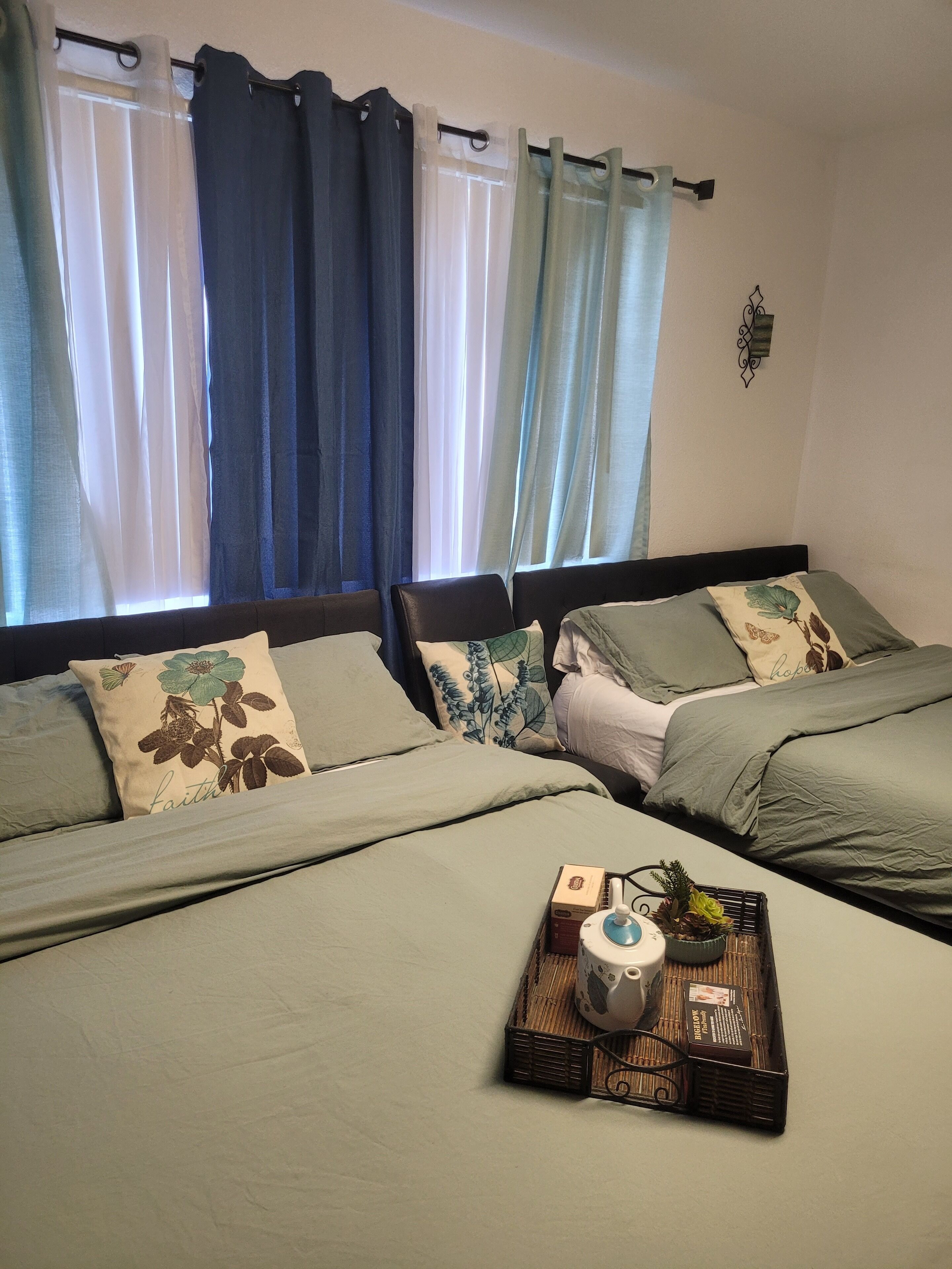 CONTEMPORARY CALIFORNIA BUNGALOW