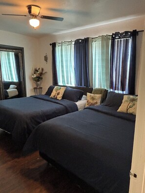 2 soverom, strykejern/-brett, wi-fi (inkludert) og sengetøy