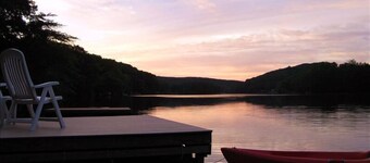 Lakeside cottage ON the water with beautiful views up the lake!