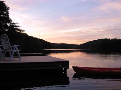 Lakeside cottage ON the water with beautiful views up the lake!