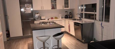 Microwave, dishwasher, coffee/tea maker, cookware/dishes/utensils