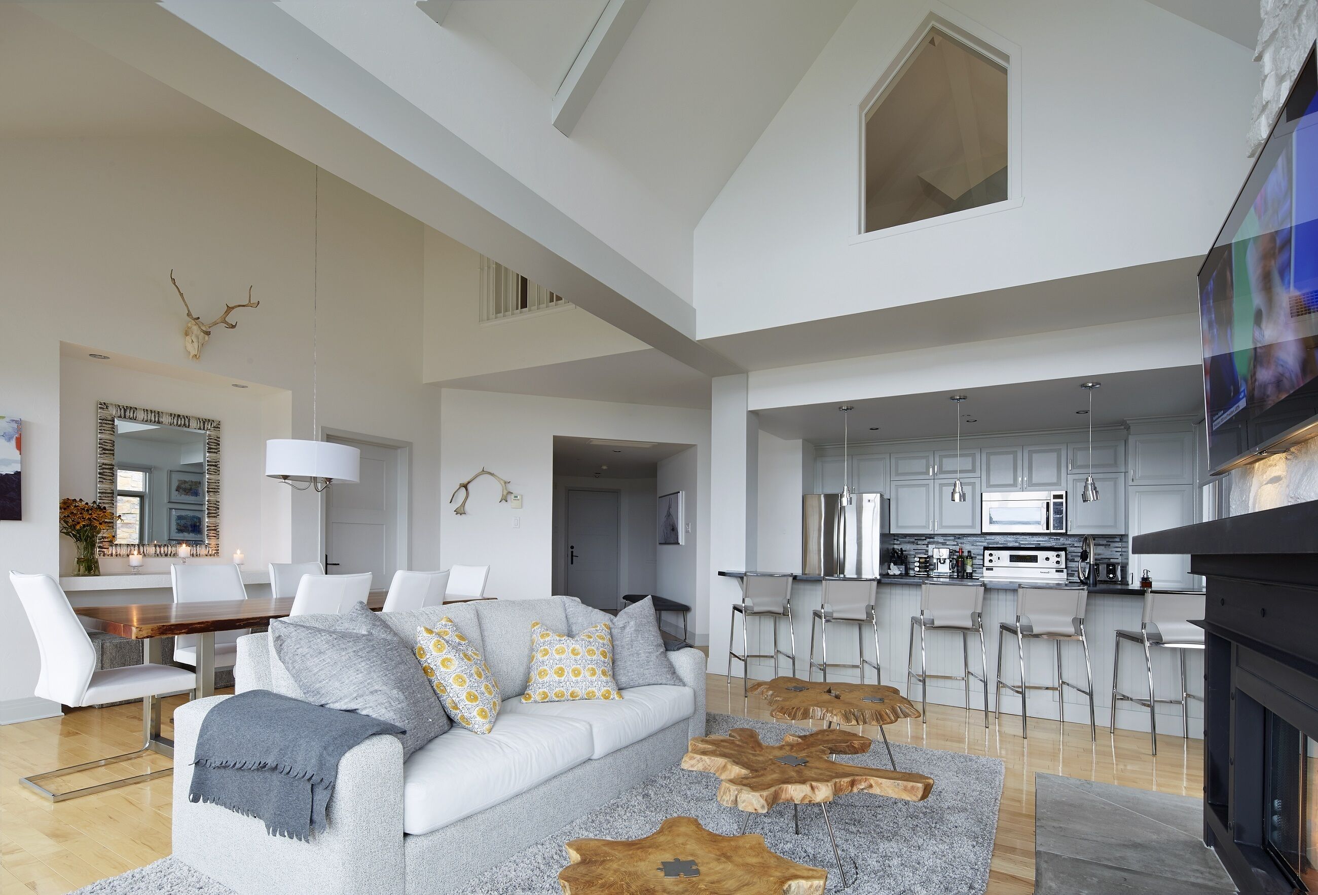 White Altitude Ski in Ski out Condo & Amazing view