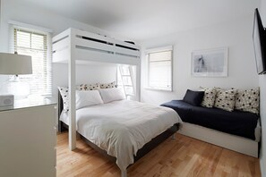 3 室のベッドルーム、アイロン / アイロン台、WiFi、ベッドシーツ