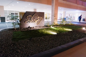 Exterior detail - Ortigas Serenity (Pasig)