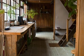 Interior entrance - Hostel Saruya (Fujiyoshida)
