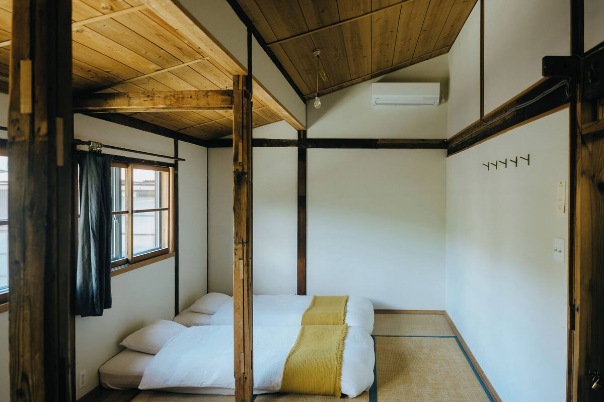 7 bedrooms, in-room safe, desk, WiFi (free)