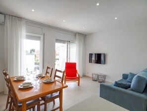 Interior - Sitges with pool near beach by Hello Homes Sitges (Sitges)