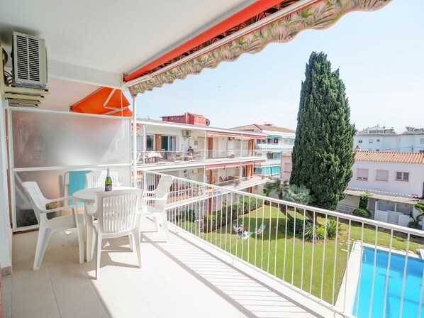 Outdoor dining - Sitges with pool near beach by Hello Homes Sitges (Sitges)