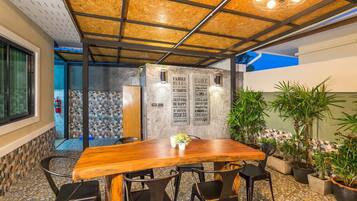 Four Bedrooms Villa | In-room dining