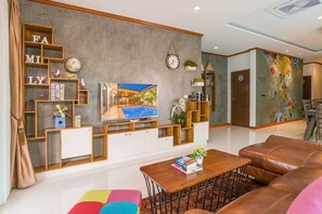 Four Bedrooms Villa | Living area | Smart TV, fireplace - Villa De Sea Aonang (Krabi)