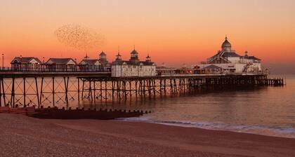 The Coach House - Farmhouse with Private Reservoir & Lake - Sleeps 4