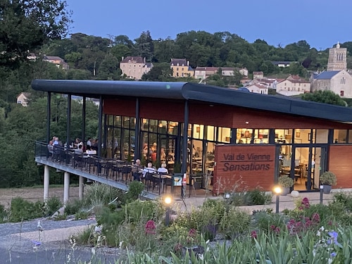 2 Bedroom & 2 Bathroom Gîte Cottage Heated Plunge Pool & Private Garden 86150