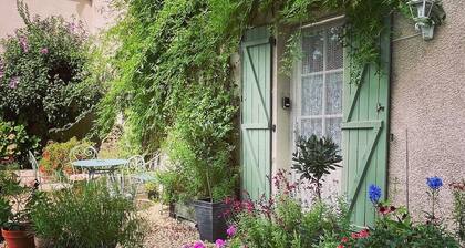 2 Bedroom & 2 Bathroom Gîte Cottage Heated Plunge Pool & Private Garden 86150