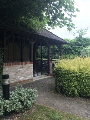 Garden - Bounty Suite Westlands House (Basingstoke)