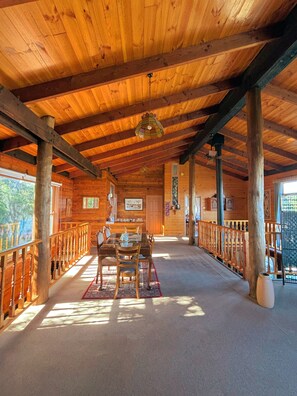 Penthouse Classique, 1 chambre, vue océan | Articles gratuits dans le mini-bar, décoration personnalisée