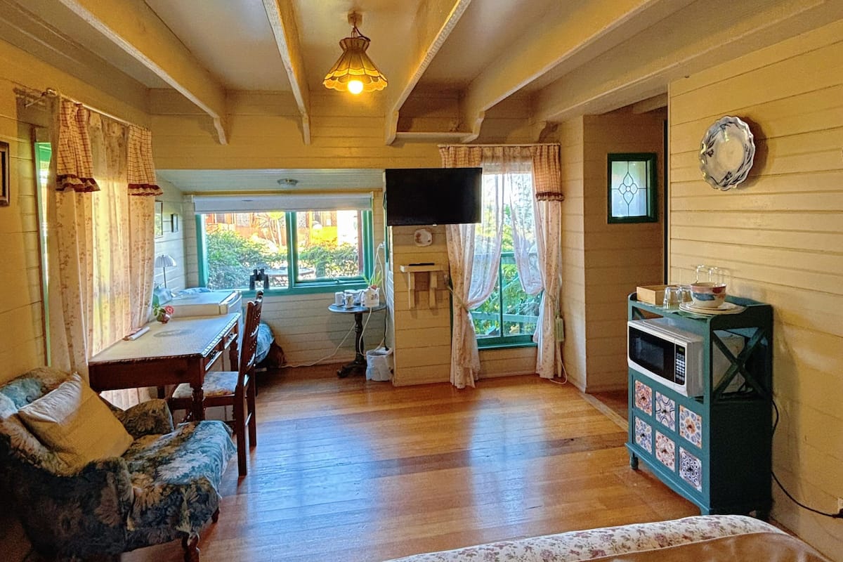 Classic Room, 1 Bedroom, Partial Sea View