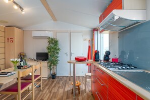 Fridge, microwave, oven, stovetop - Quinta das rãs- Orange house  (Foz Sousa)