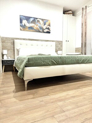 2 Schlafzimmer, BĂŒgeleisen/BĂŒgelbrett, WLAN, BettwĂ€sche