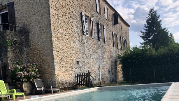 A stone building with a swimming pool, outdoor seating, and a fence. - House with character with swimming-pool  (Belvès)