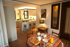 Dining - La Bruguera de Púbol Villa & Eco Retreat Centre (La Pera)