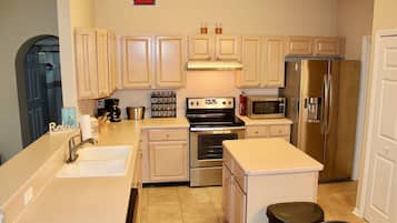 Family House, Multiple Beds, Non Smoking, Pool View | Private kitchen | Full-size fridge, microwave, oven, stovetop