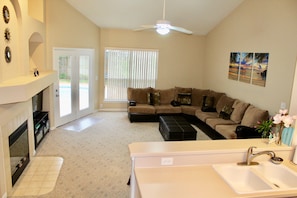 Family House, Multiple Beds, Non Smoking, Pool View | Living room - Jacksonville Vacation (Jacksonville)