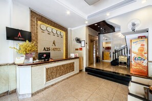 Reception - A25 Hotel -  96 Hai Ba Trung (Hanoi)