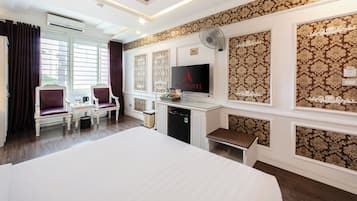 Deluxe Double Room | Minibar, in-room safe, blackout curtains, iron/ironing board