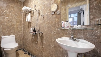 Deluxe Double Room | Bathroom | Shower, free toiletries, hair dryer, bathrobes