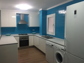 Réfrigérateur, micro-ondes, four, lave-vaisselle