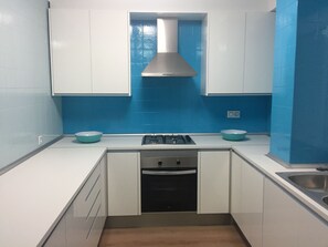 Réfrigérateur, micro-ondes, four, lave-vaisselle