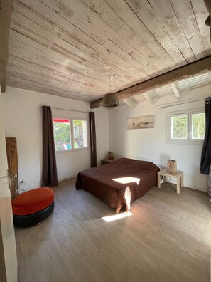 4 chambres, fer et planche à repasser, Wi-Fi, draps fournis