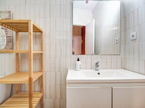 Hair dryer, towels - Charming Patio by Hello Homes Sitges (Sitges)