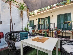 Outdoor dining - Charming Patio by Hello Homes Sitges (Sitges)