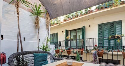 Charming Patio by Hello Homes Sitges