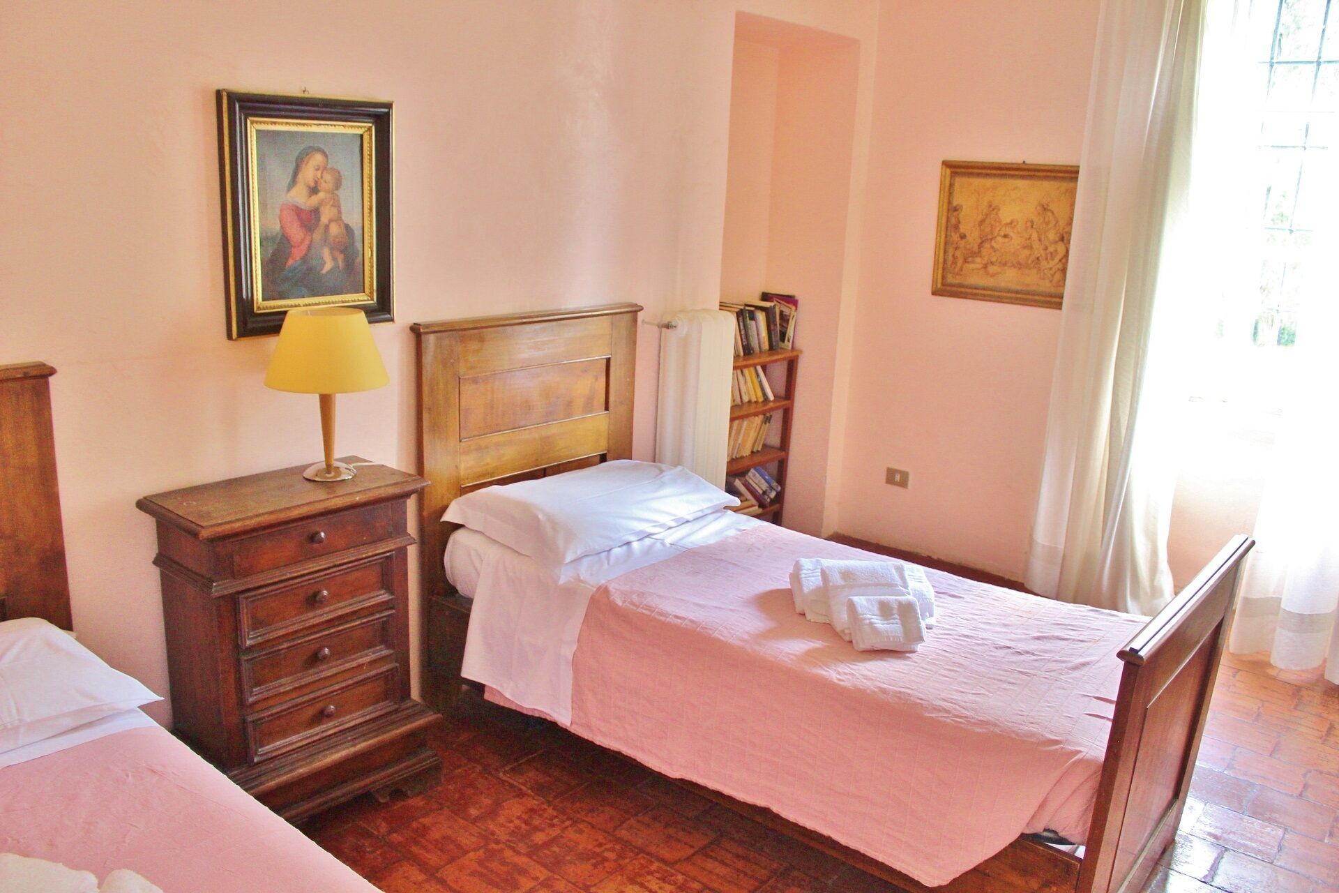 In Villa Silj parkland, family friendly, swimming pool, metro to city centre